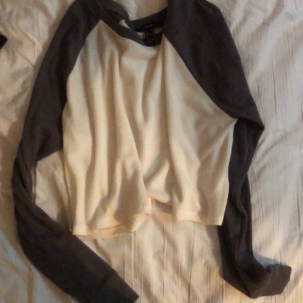 Semi cropped long sleeve